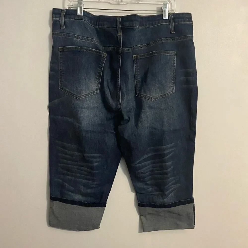 Hybrid & Company distressed capri's jean, size 18